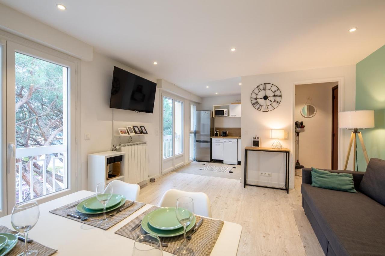 Meuble 2 Etoiles, Wifi, A 2 Pas Des Plages Fréjus 외부 사진